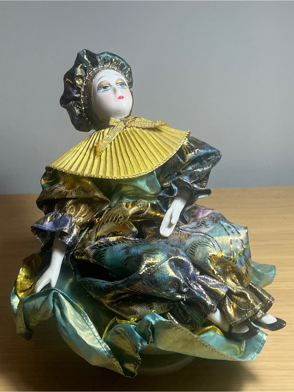 ✨ VINTAGE 1980s Porcelain Harlequin Jester Doll ✨